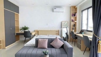 CHO THUÊ CĂN HỘ BAN CÔNG, THANG MÁY, NGAY NGÃ TƯ HÀNG XANH, FULL NT