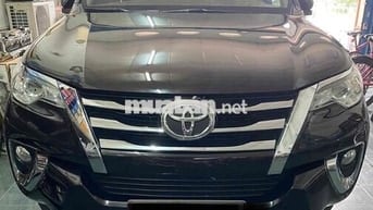 Toyota Fortuner 2017 máy xăng số tự động.