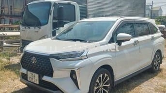 Toyota Veloz Cross Trắng 7 chỗ