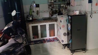 Bán Nhà Gác suốt DT 4m x 7m SHC 