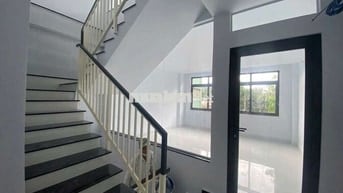 Nguyên căn hẻm xe hơi Phạm Văn Đồng