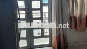 Phòng cho thuê, gần Q.10 có máy lạnh tủ lạnh, ban công cửa sổ mát mẻ