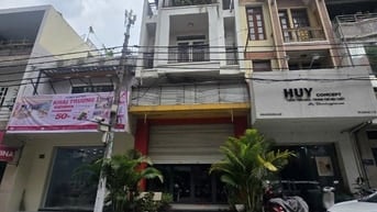 CHỉ 15 TỶ có ngay MTKD Nguyễn Hồng Đào- 3 Lầu-Chiều ngang 5m cực hiếm
