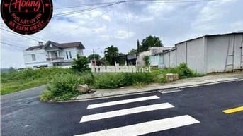 Lô góc 136m tại thị trấn góc ngang rộng đến 9,2m chủ để giá tốt 550tr