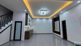 NHÀ MỚI MẶT NGÕ Ô TÔ ĐƯỜNG HỒ TÙNG MẬU- CẦU GIẤY – FULL NỘI THẤT, VỪA 