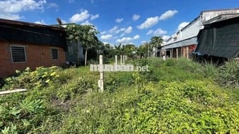 Nhà có miếng đất mặt tiền Lê Thị Nghĩ 128m2 full thổ - Giá 700tr