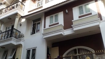 Cần bán nhàMT đường Âu cơ (4×30) đúc 4   tấm 