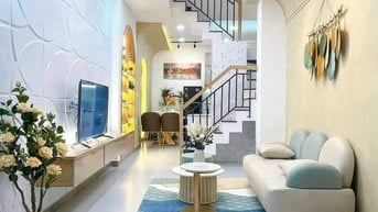Bàn nhà 3 tầng - hẻm thoáng - Đường Nguyễn Đình Chính - Giá 2,290 tỷ