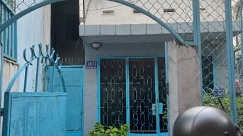 Nhà trên hẻm thông từ Bạch đằng ra Điện biên phủ, nở hậu 8 m cách q1,0