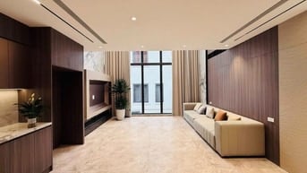 Bán nhà Nguyễn Ngọc Vũ, Cầu Giấy, 5 tầng, 40m2, giá 12.5 tỷ.
