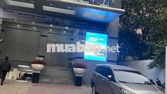 Toyota Innova 7 chỗ Bạc