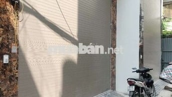 Nhà mặt ngõ Phú Thượng kinh doanh, hai ô tô ngủ trong nhà.