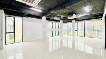 Cho thuê văn phòng Nguyên Hồng 100m2 chỉ 13tr vuông đét mặt tiền 12m 