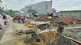 GIA ĐÌNH CẦN BÁN LÔ ĐẤT FULL THÔ CƯ DT:  5 X 20 ĐƯƠNG BÊTÔNG 6M THÔNG