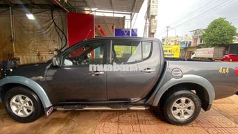 Mitsubishi Triton Xám 5 chỗ