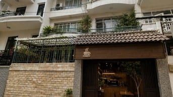 Siêu phẩm CHDV cách sân bay Tân Sơn Nhất 500m - vị trí đẹp giá tốt !