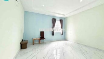 Studio trống sẵn Có cửa sổ và máy lạnh, khoá vân tay toilet riêng