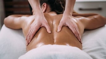 Massage, xoa bóp, ấn nguyệt hồi phục sức khởe 150.000 VND