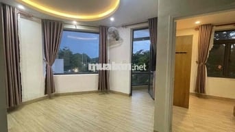 Studio ban công phòng ngủ tách biệt