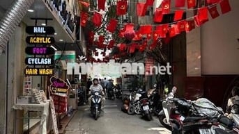 Bán nhà mặt phố Ngõ Huyện. Mt:5,5m. Dòng tiền 85tr/tháng.