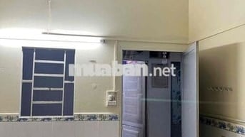 Bên mình còn 1 phòng có gác lửng, tolet riêng, chỗ để xe miễn phí