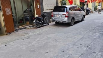 Cho thuê nhà 3 tầng lô góc Quang Trung Hà Đông, ô tô đỗ cửa, gần Metro