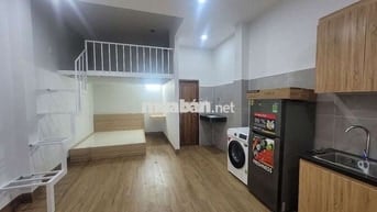 còn 2 phòng trước và giữa căn hộ mặt tiền đường 7m5