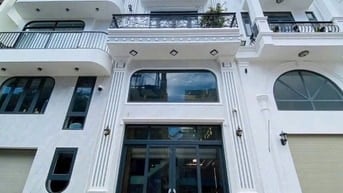 Bán nhà  giá 14.2 tỷ xd 5 tầng có thang máy ngay Phú Mỹ Hưng quận 7