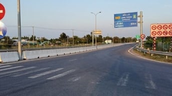 Bán 3045m2 đất + kho xưởng Quốc Lộ 50 ngay cao tốc Bến Lức, Long Thành
