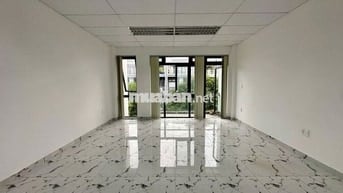 Cho thuê văn phòng 35m² có máy lạnh ban công giá 7,5tr - Vạn Phúc City