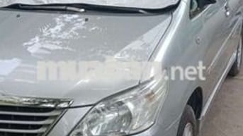 Toyota Innova 2012 Bạc