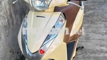 Honda Lead Vàng kem