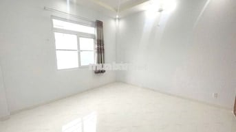 PHÒNG CỬA SỔ NGAY EMART PHAN HUY ÍCH 