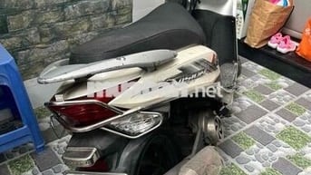 Honda Vision Trắng bạc