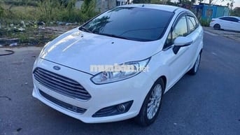 Ford Fiesta Titanium Trắng