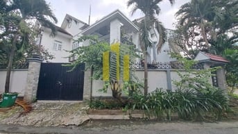 VILLA CHO THUÊ ĐƯỜNG TRẦN NÃO- SÂN VƯỜN - CÓ SẴN NỘI THẤT GIÁ 65 TRIỆU