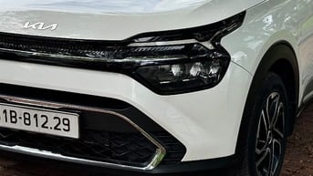 kia carens 2022 bản luxury màu trắng
