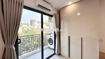 Nhỉnh 7tr, 1PN BAN CÔNG LỚN, GẦN ĐH VĂN LANG CS1, thang máy, máy giặt