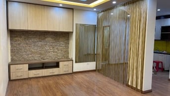 Cho thuê căn hộ mặt đường Láng Hạ để ở và kinh doanh