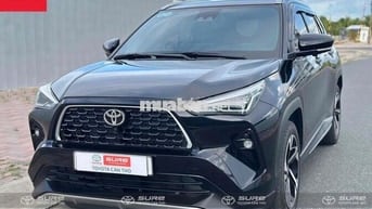 Toyota Yaris Cross 2024 đen sang trọng