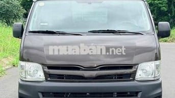 Toyota Hiace van 3 chỗ 2011