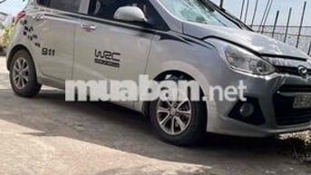 Hyundai Grand i10 màu Bạc