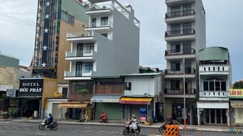 Cho thuê nhà 11 x26m MT Lê Quang Định. P11. Bình Thạnh