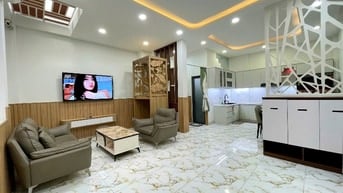 Nhà 8.1x6.2m 1 trệt 1 lầu 2PN 2WC full nội thất - Giá 5.6 tỷ TL