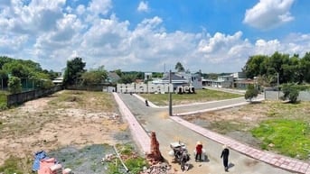 Đất nền mới ra sổ ngay cây xăng 26 đường Đồng Khởi.