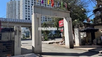 TẬP THỂ TẦNG 1 - KINH DOANH - Ô TÔ ĐỖ GẦN - HÀNG XÓM ROYAL CITY.