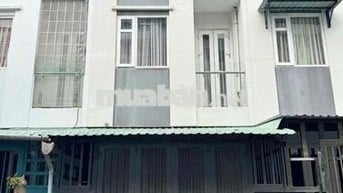 Nhà nguyên căn 3 phòng ngủ, có sân thượng, hẻm xe hơi