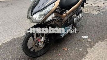 Honda Air Blade màu Đen vàng