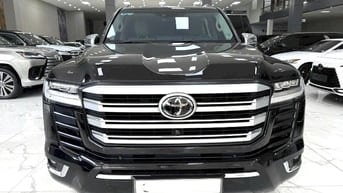 Bán Land Cruiser LC300 sản xuất 2024, lên full bodykit Trung Đông.