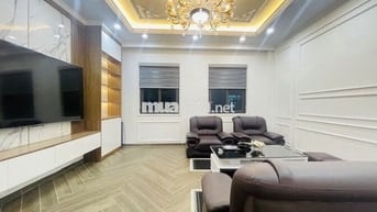 NHÀ PHẠM VĂN ĐỒNG 45 M2 X 7T THANG MÁY FULL NỘI THẤT NHỈNH 14 TỶ.